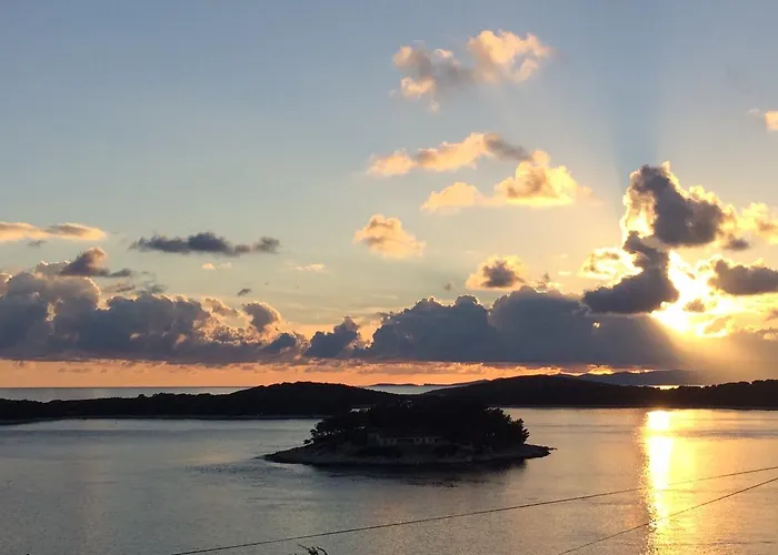 Bellevue Hvar Апартаменты *