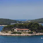 Bellevue Hvar * חוואר